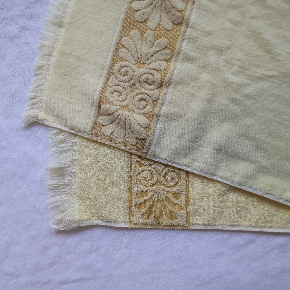Vintage Cannon Monticello Bath Towel Yellow Santa Cruz Sculpted Floral Fringed